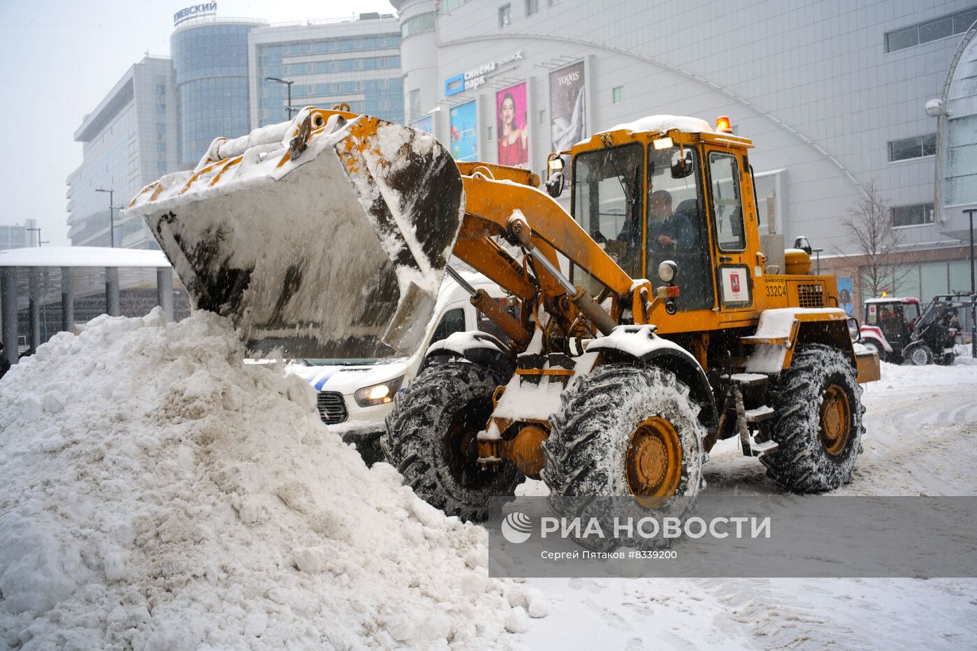 Снег в Москве