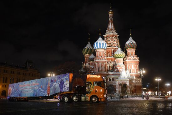 Доставка новогодней елки в Кремль 