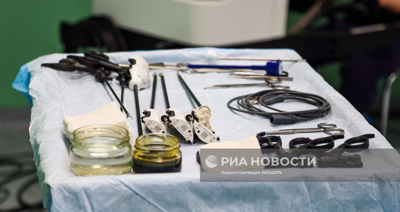 Проведение операции ребенку при помощи роботизированной системы в Иркутске