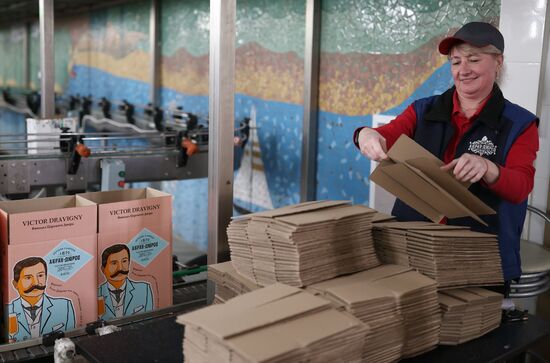 Производство игристого вина к Новому году в Краснодарском крае