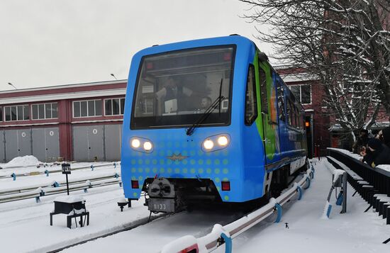 Запуск тематического поезда метро по финансовой грамотности