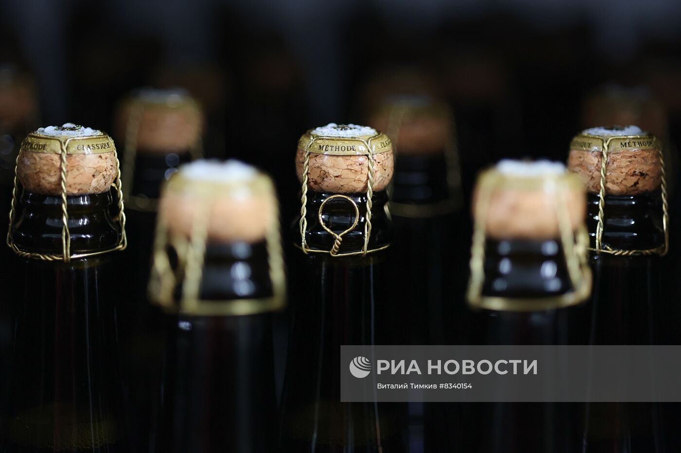 Производство игристого вина к Новому году в Краснодарском крае