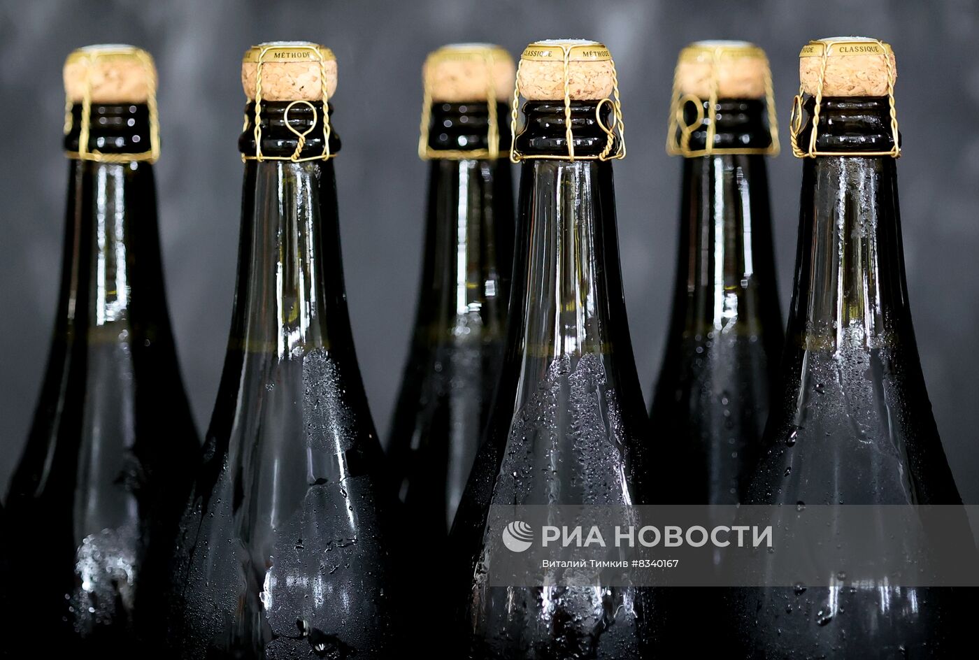 Производство игристого вина к Новому году в Краснодарском крае