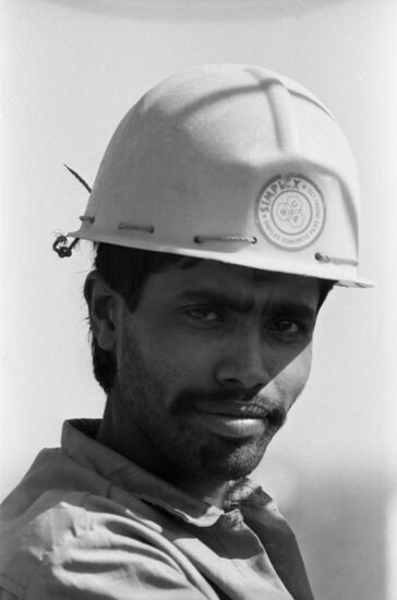 Индийские строители в Узбекистане