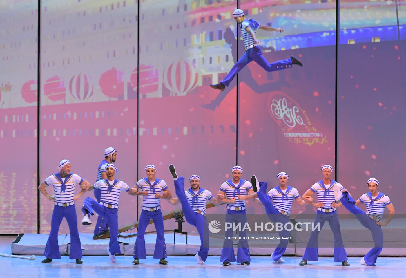 Премьера мюзикла на воде "Новогодний круиз" в "Москвариум"