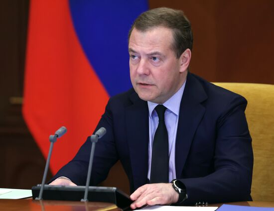 Зампред Совбеза РФ Д. Медведев провел заседание межведомственной комиссии Совбеза РФ
