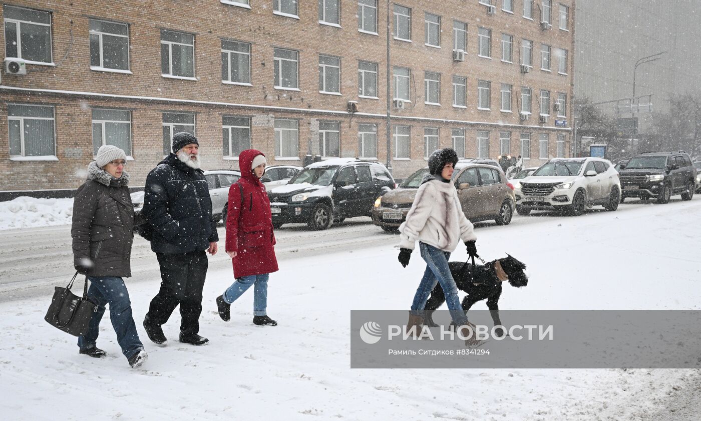 Снег в Москве