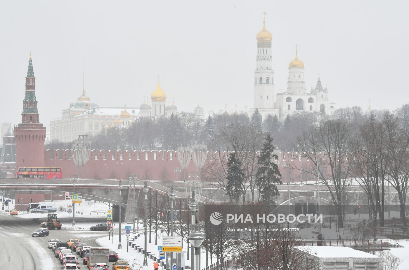 Снег в Москве