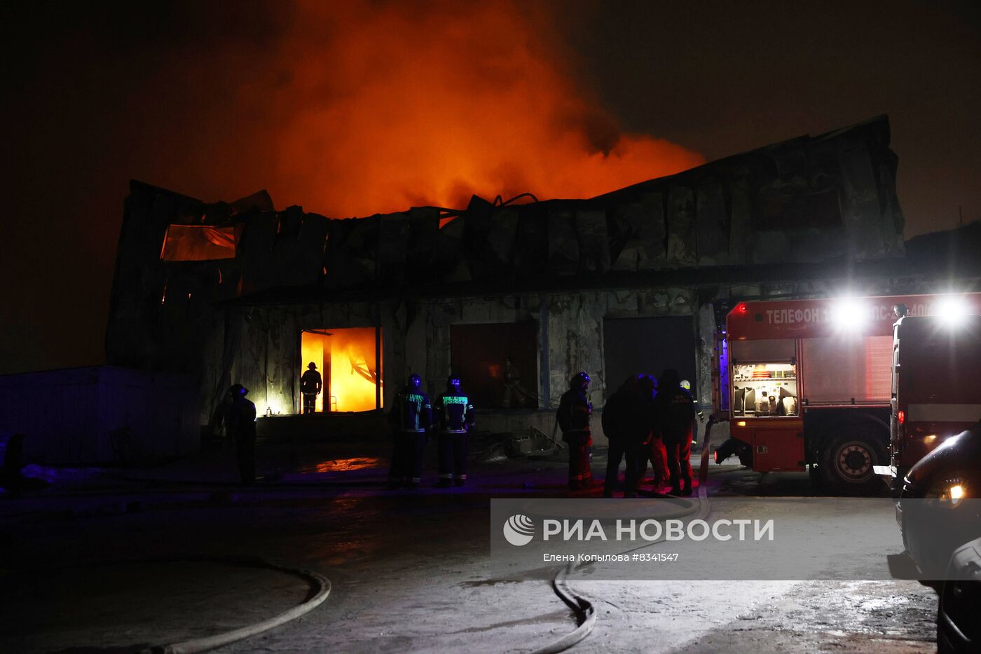 Крупный пожар на складе во Владивостоке Крупный пожар на складе во Владивостоке