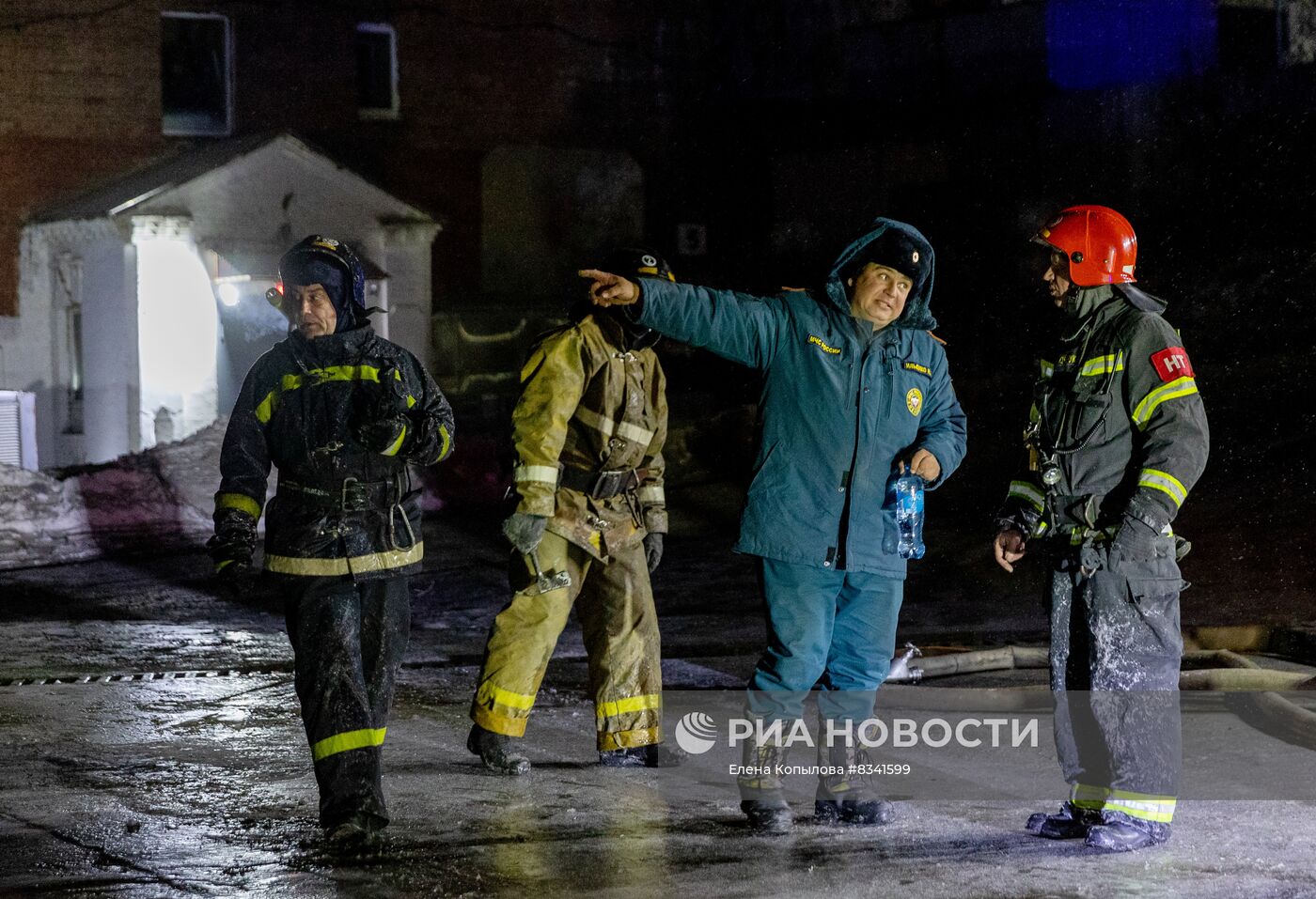 Крупный пожар на складе во Владивостоке Крупный пожар на складе во Владивостоке