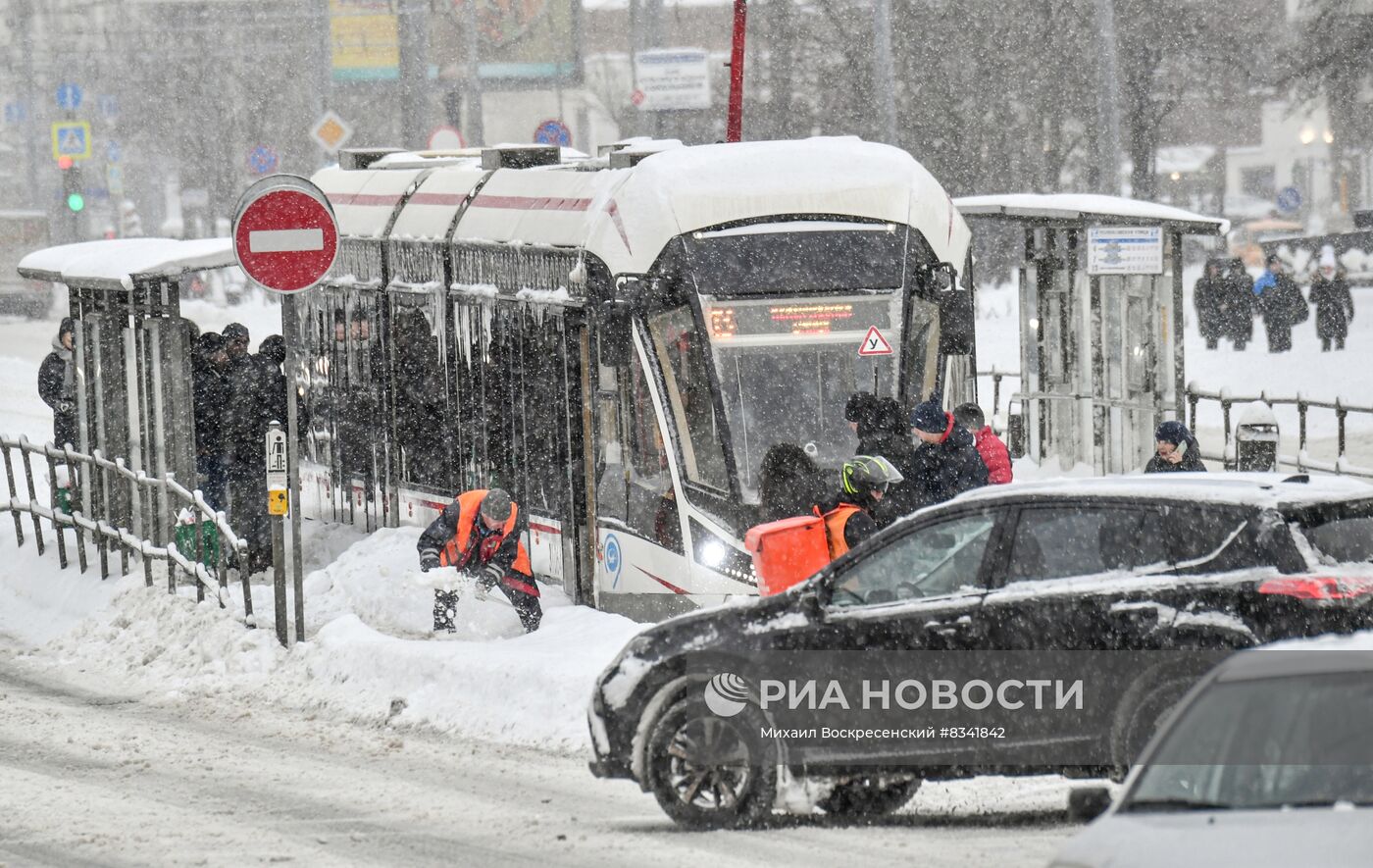 Снег в Москве