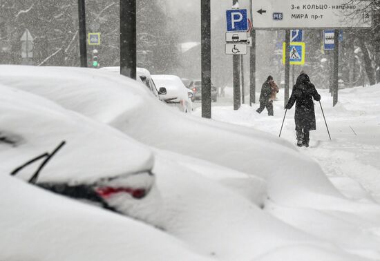 Снег в Москве