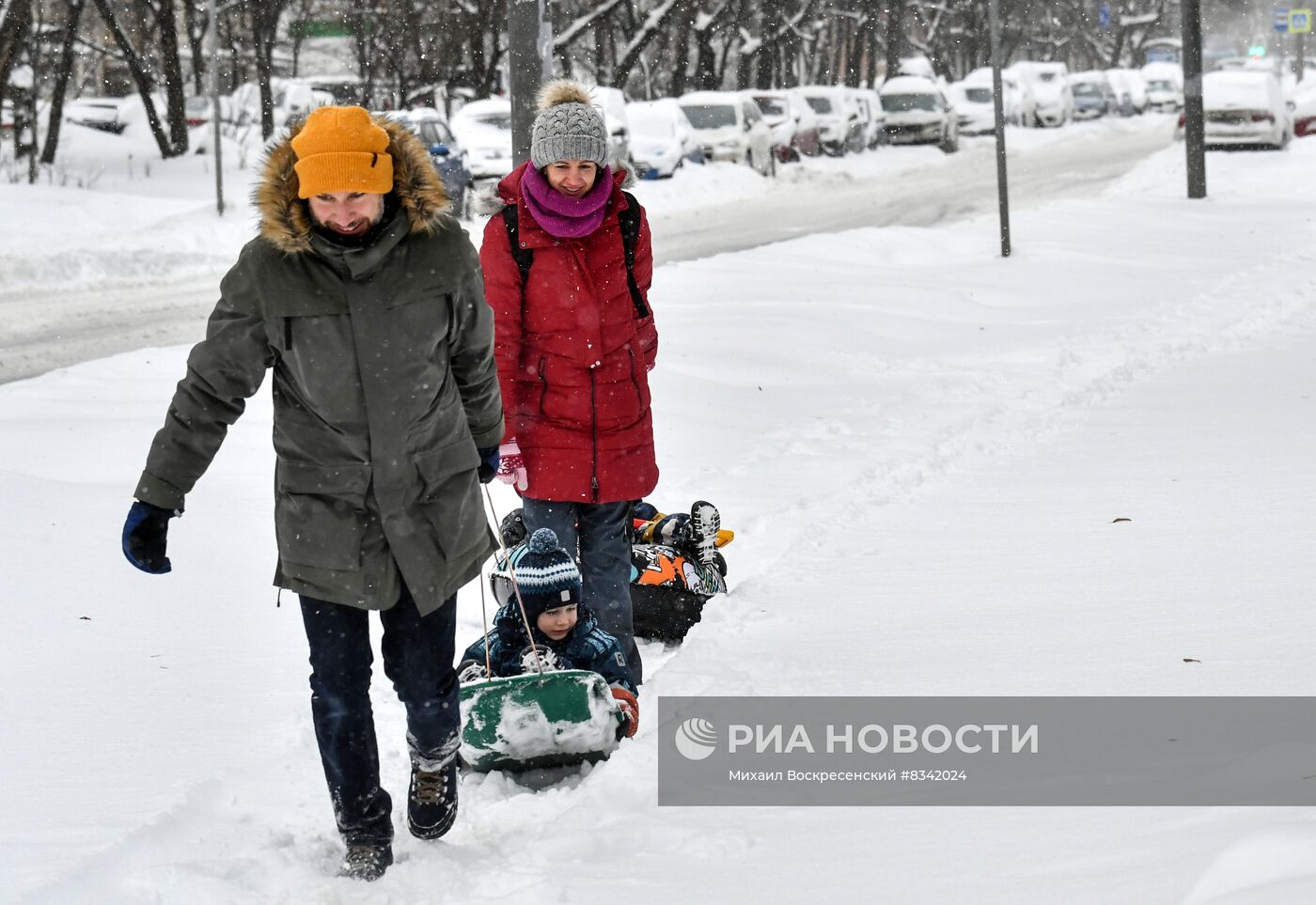 Снег в Москве