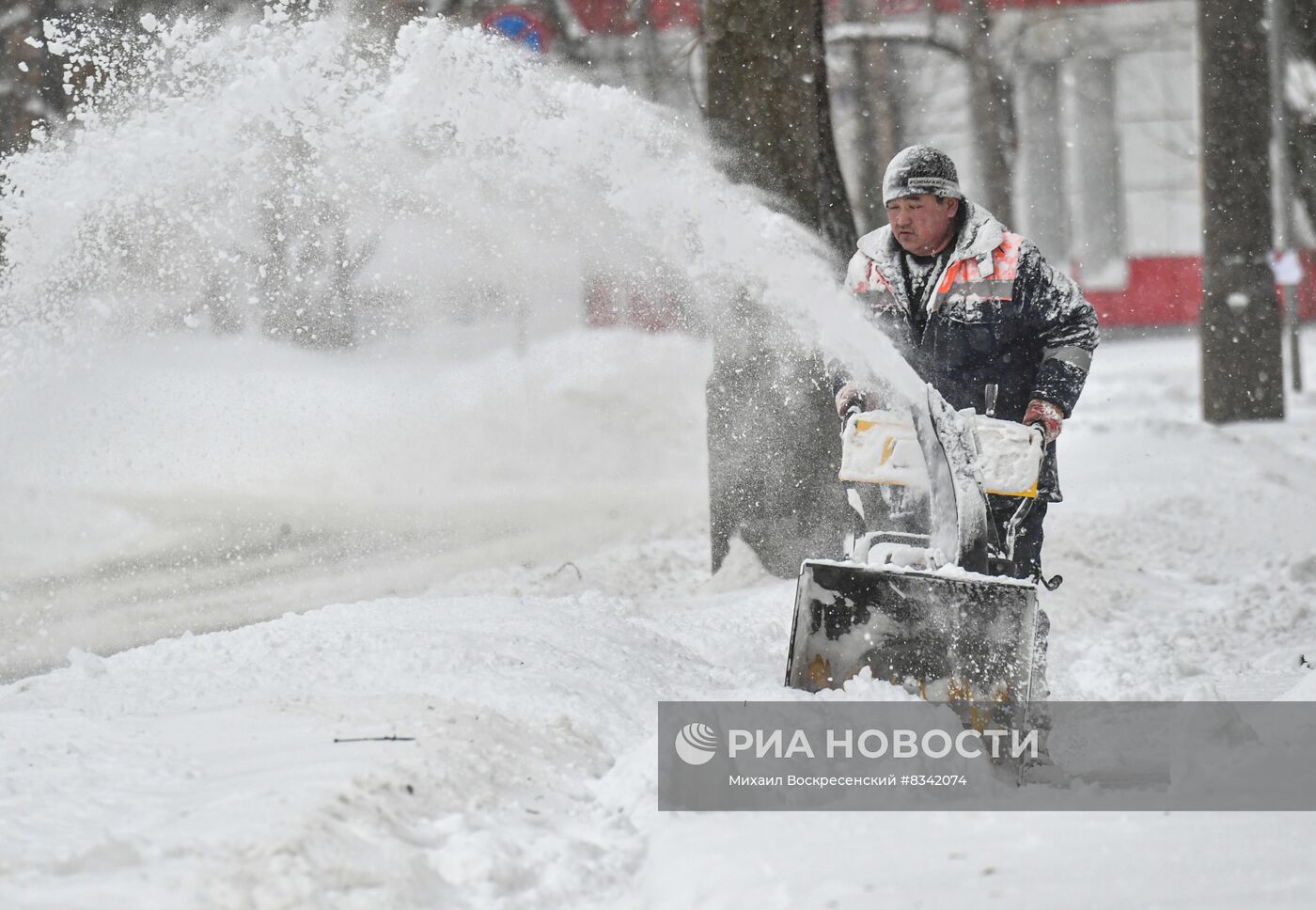 Снег в Москве