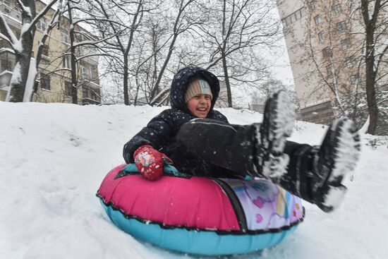 Снег в Москве