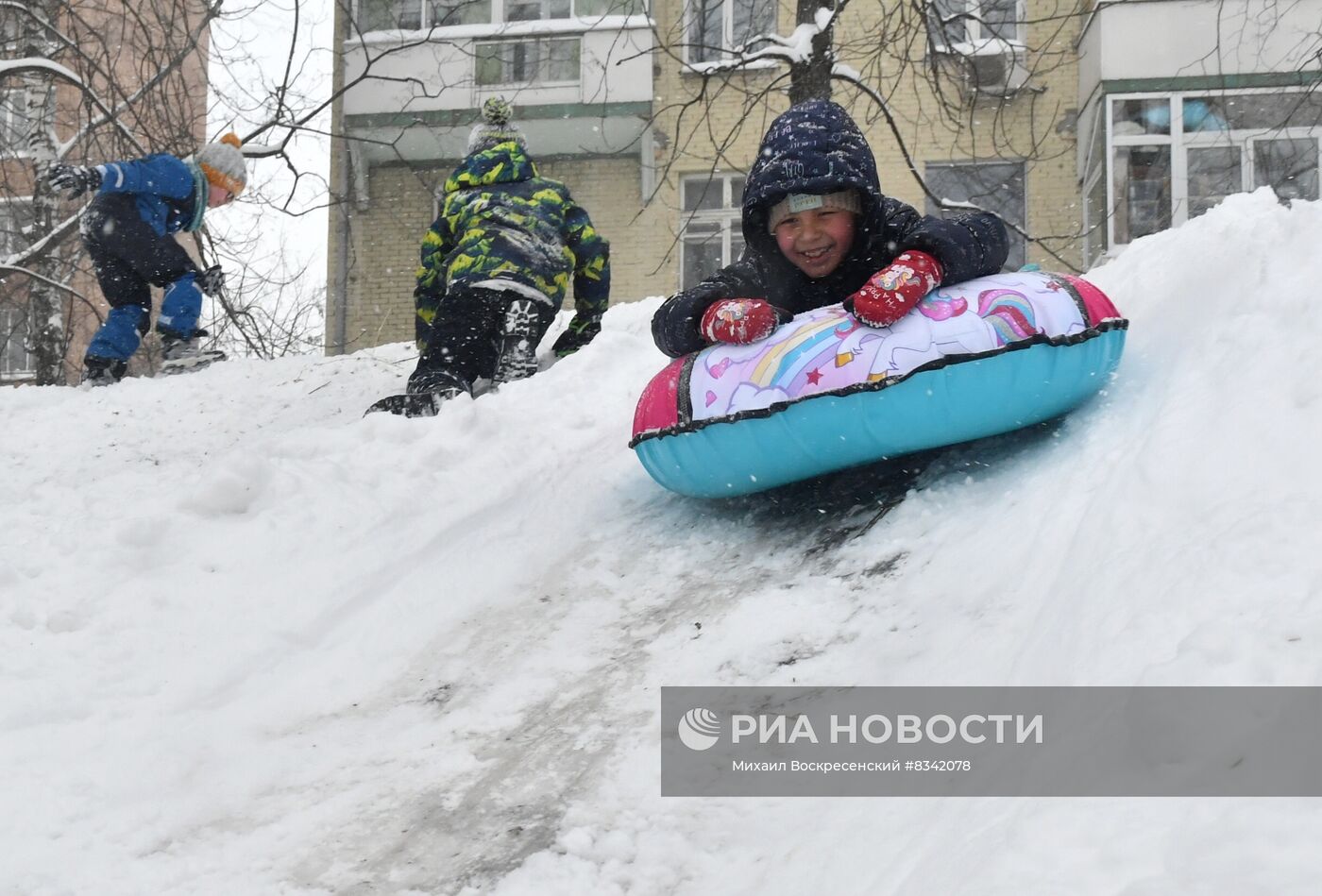 Снег в Москве