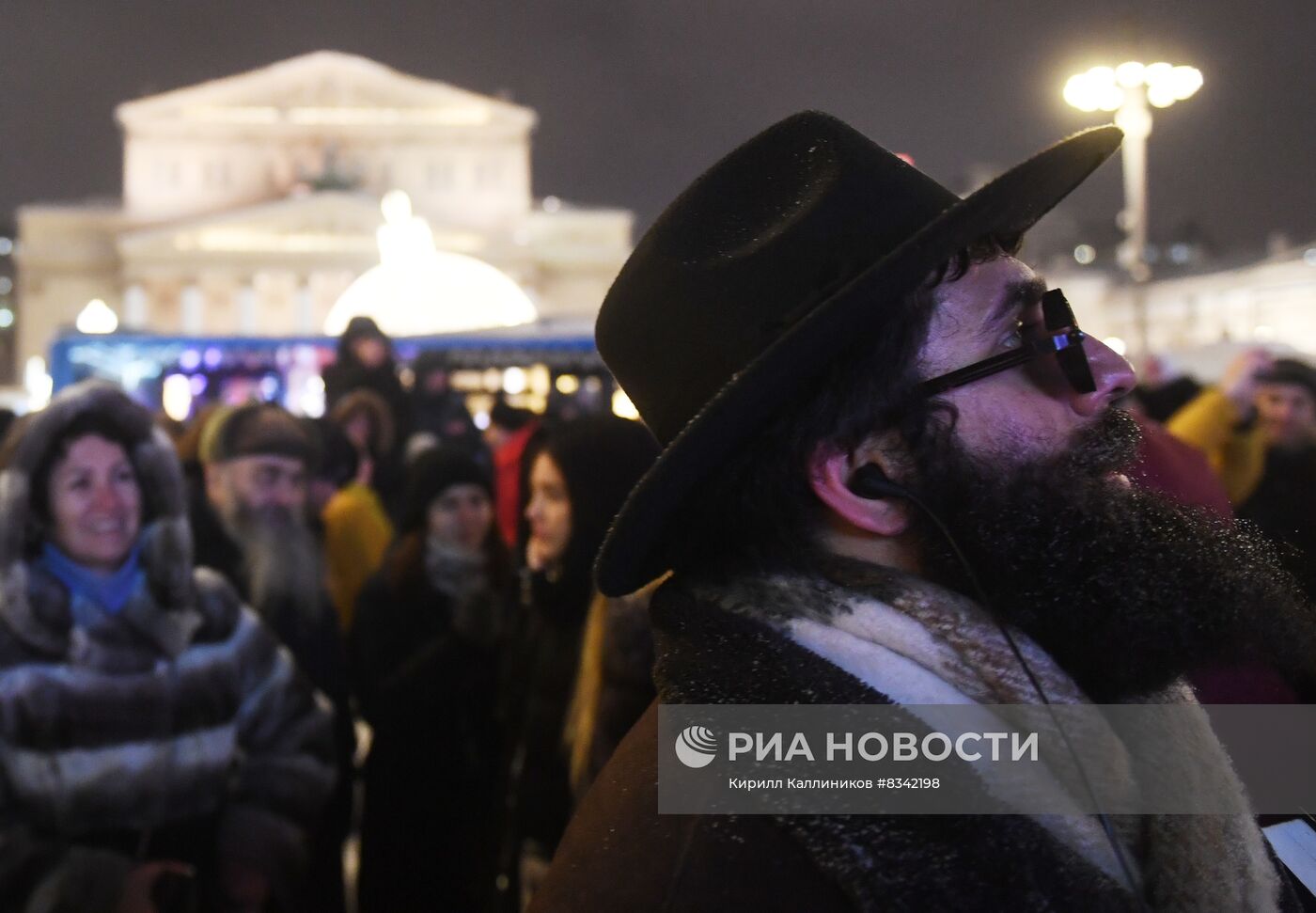 Зажжение ханукальной свечи в честь начала праздника Ханука