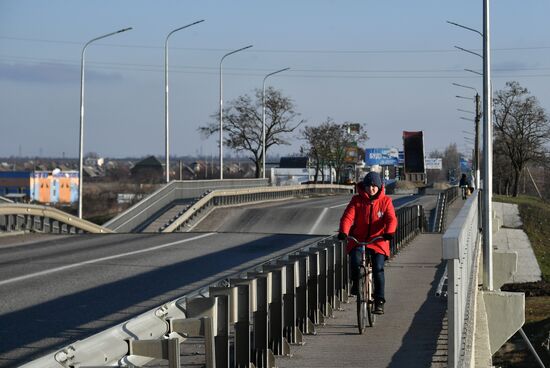Подорванный мост на трассе Мелитополь - Бердянск