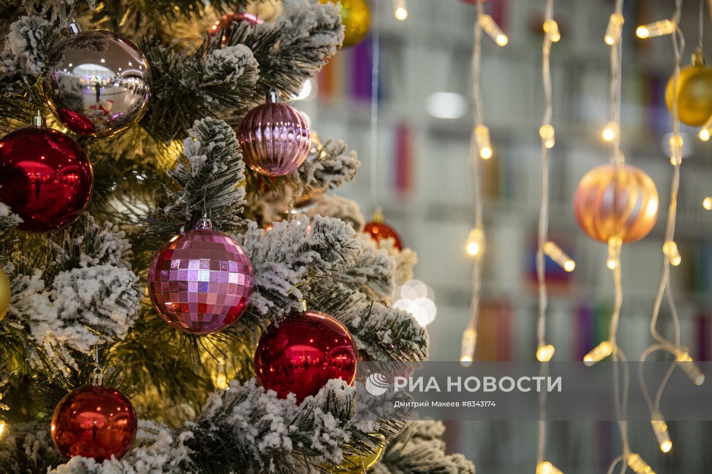 Предновогодняя торговля в Симферополе