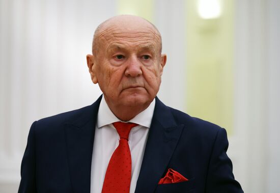 Президент РФ В. Путин принял участие в церемонии вручения госнаград