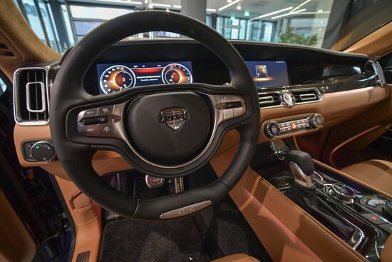 Автосалон AURUS открылся в Санкт-Петербурге