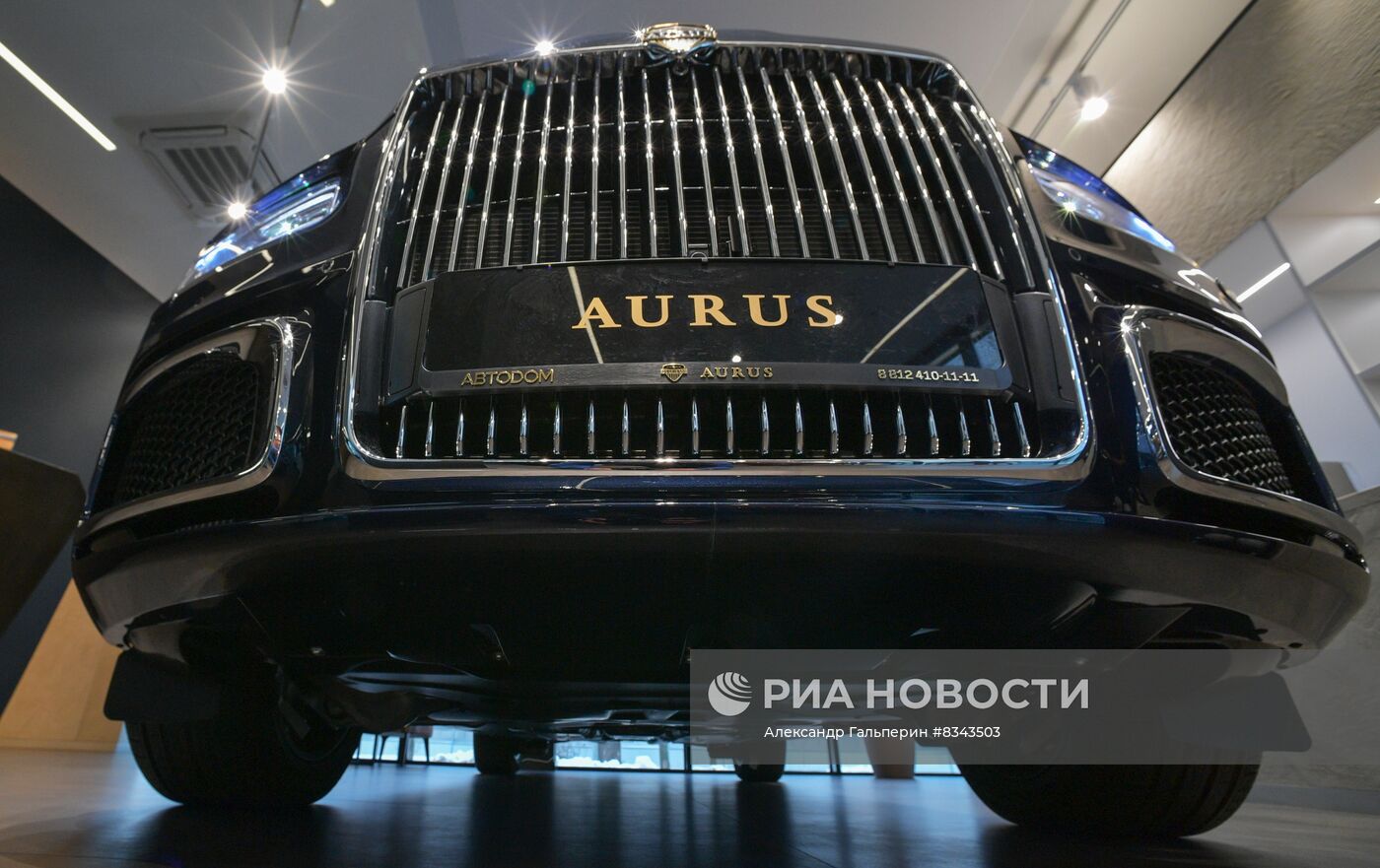 Автосалон AURUS открылся в Санкт-Петербурге