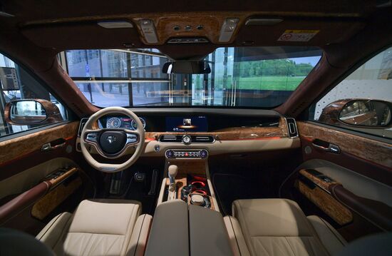 Автосалон AURUS открылся в Санкт-Петербурге