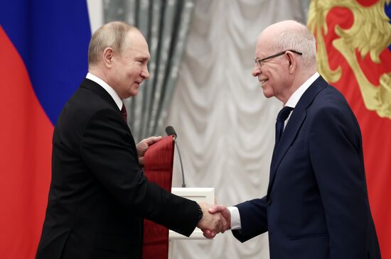 Президент РФ В. Путин принял участие в церемонии вручения госнаград