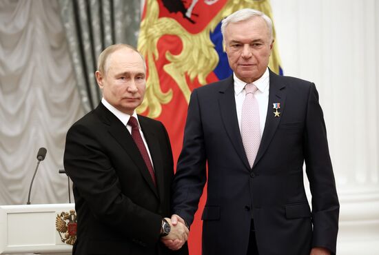 Президент РФ В. Путин принял участие в церемонии вручения госнаград