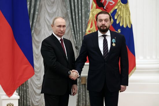 Президент РФ В. Путин принял участие в церемонии вручения госнаград