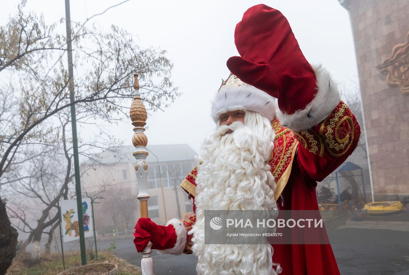 Российский Дед Мороз посетил Ереван