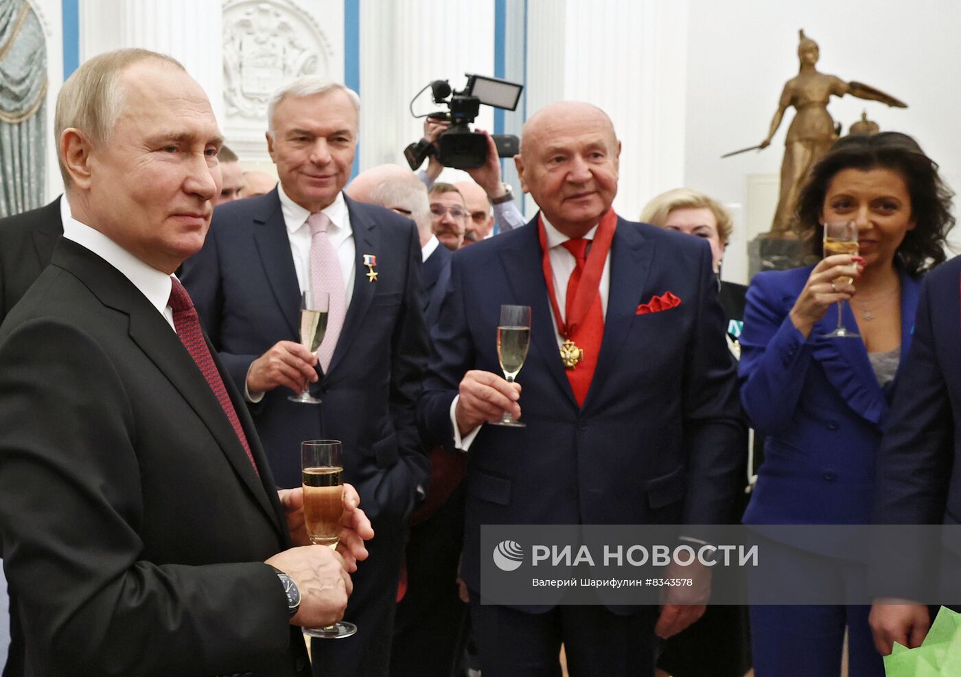 Президент РФ В. Путин принял участие в церемонии вручения госнаград