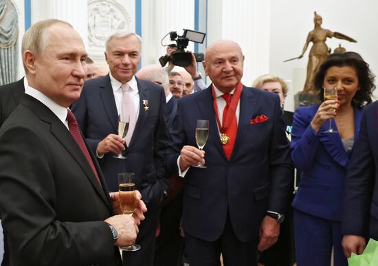Президент РФ В. Путин принял участие в церемонии вручения госнаград