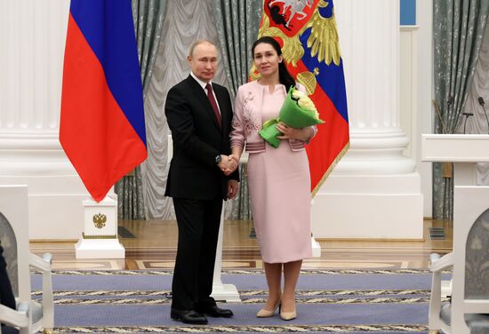 Президент РФ В. Путин принял участие в церемонии вручения госнаград
