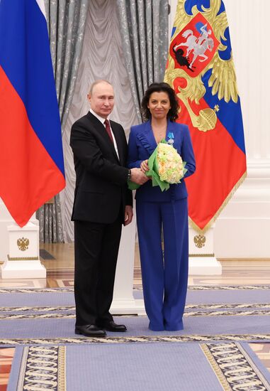 Президент РФ В. Путин принял участие в церемонии вручения госнаград