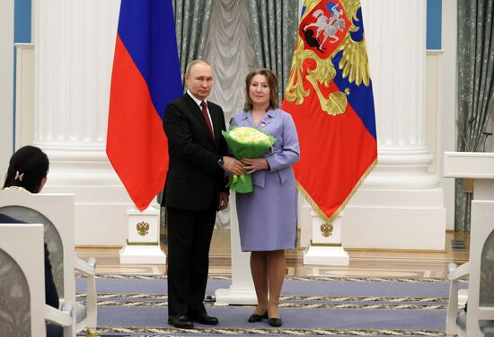 Президент РФ В. Путин принял участие в церемонии вручения госнаград