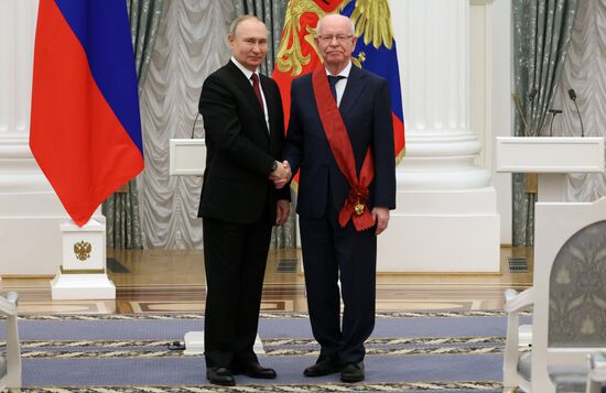 Президент РФ В. Путин принял участие в церемонии вручения госнаград
