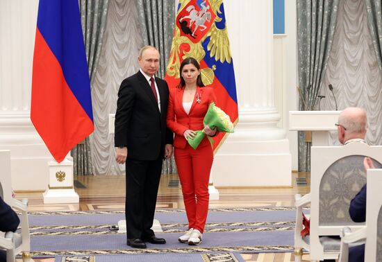 Президент РФ В. Путин принял участие в церемонии вручения госнаград