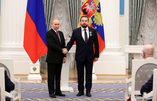 Президент РФ В. Путин принял участие в церемонии вручения госнаград