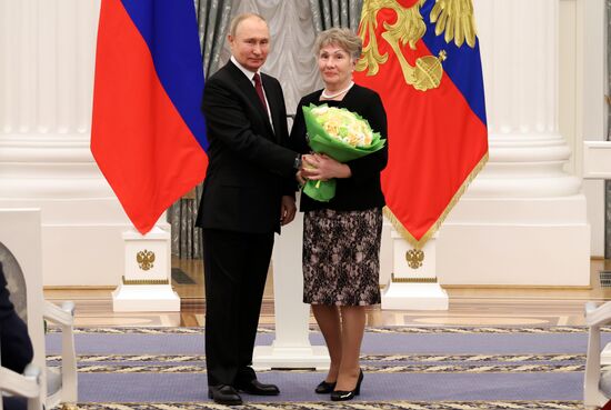 Президент РФ В. Путин принял участие в церемонии вручения госнаград