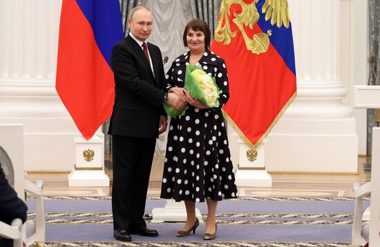 Президент РФ В. Путин принял участие в церемонии вручения госнаград