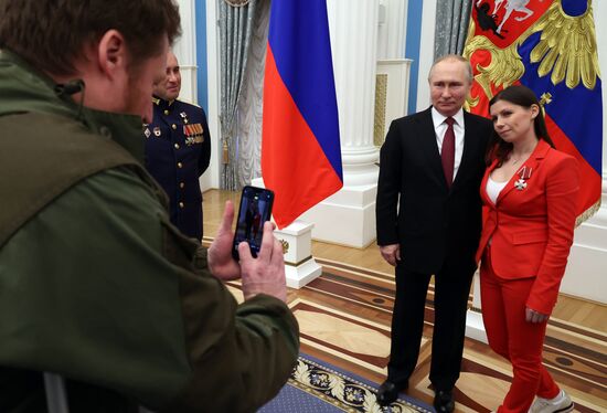 Президент РФ В. Путин принял участие в церемонии вручения госнаград