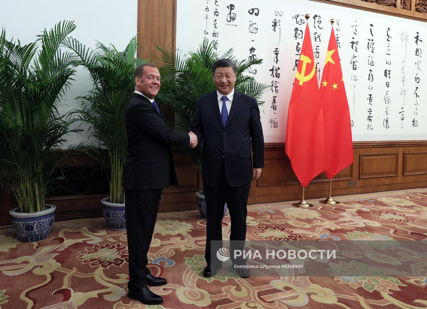 Официальный визит зампреда Совбеза РФ Д. Медведева в Китай