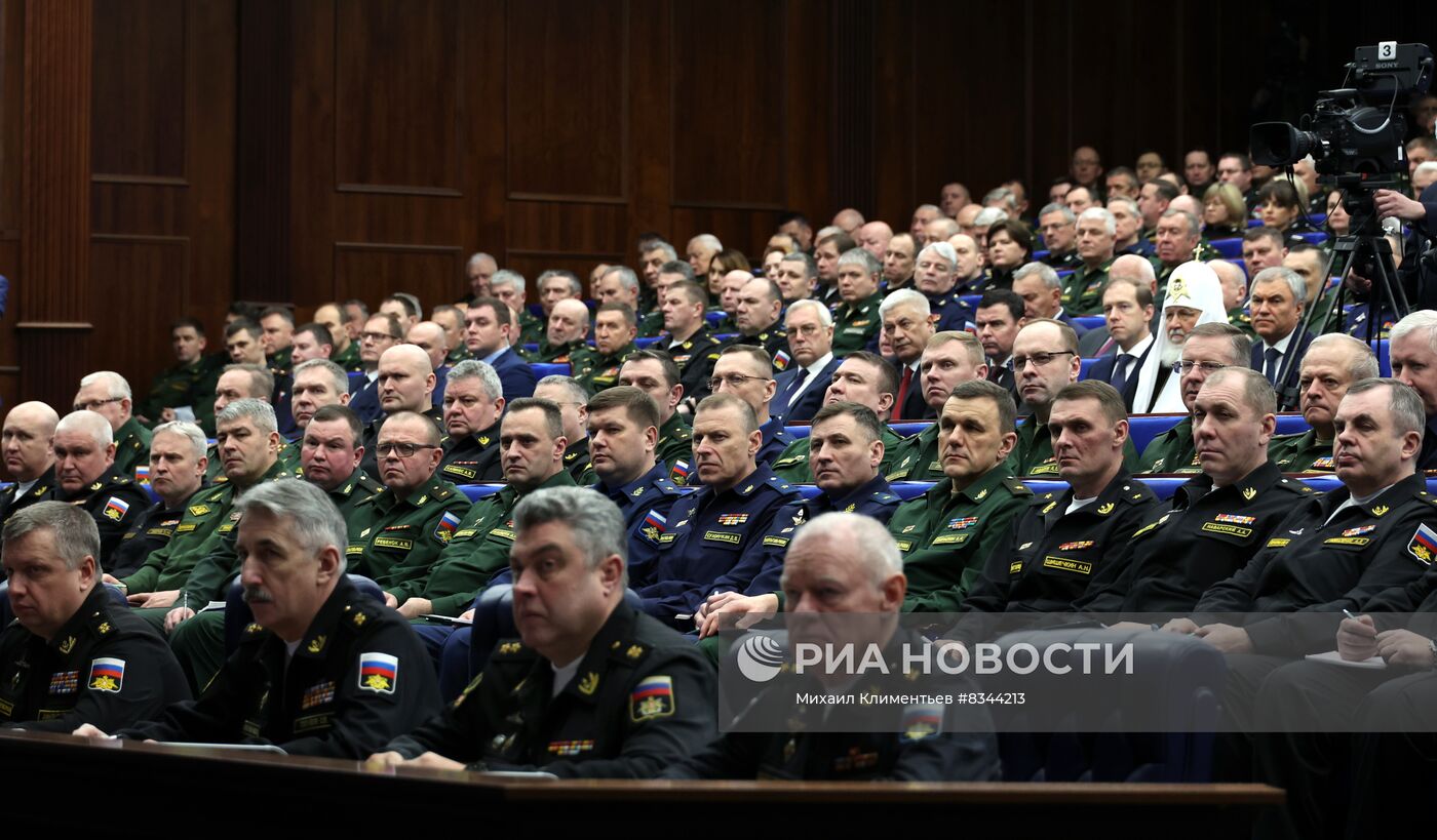 Президент РФ В. Путин провел расширенное заседание коллегии Минобороны РФ