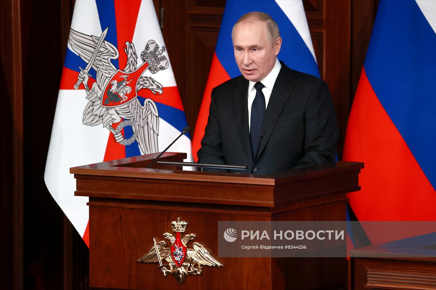 Президент РФ В. Путин провел расширенное заседание коллегии Минобороны РФ