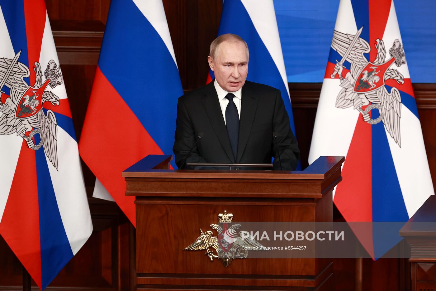 Президент РФ В. Путин провел расширенное заседание коллегии Минобороны РФ