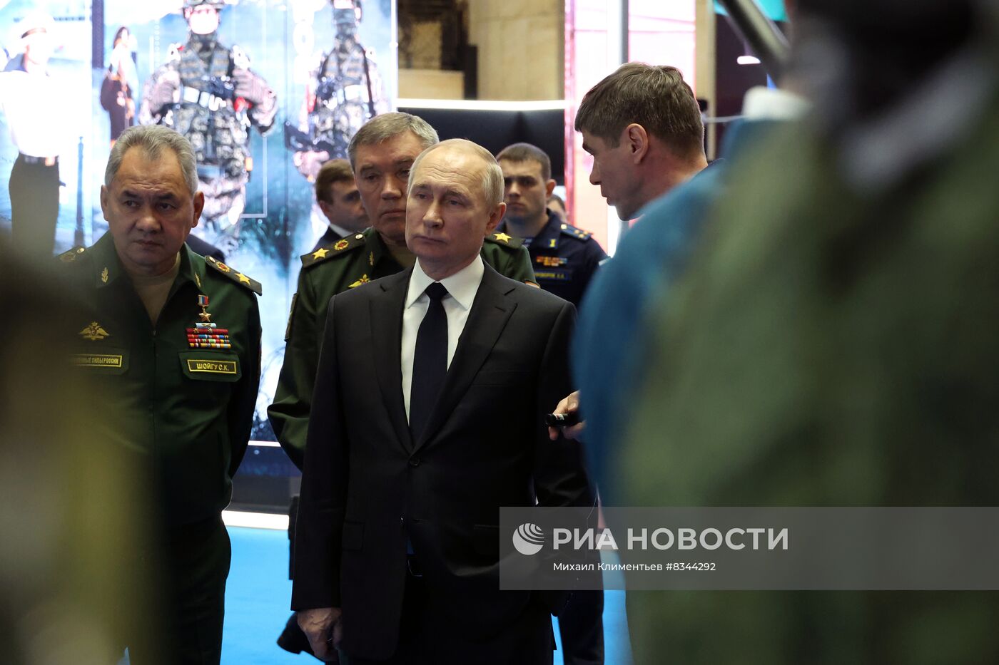 Президент РФ В. Путин провел расширенное заседание коллегии Минобороны РФ