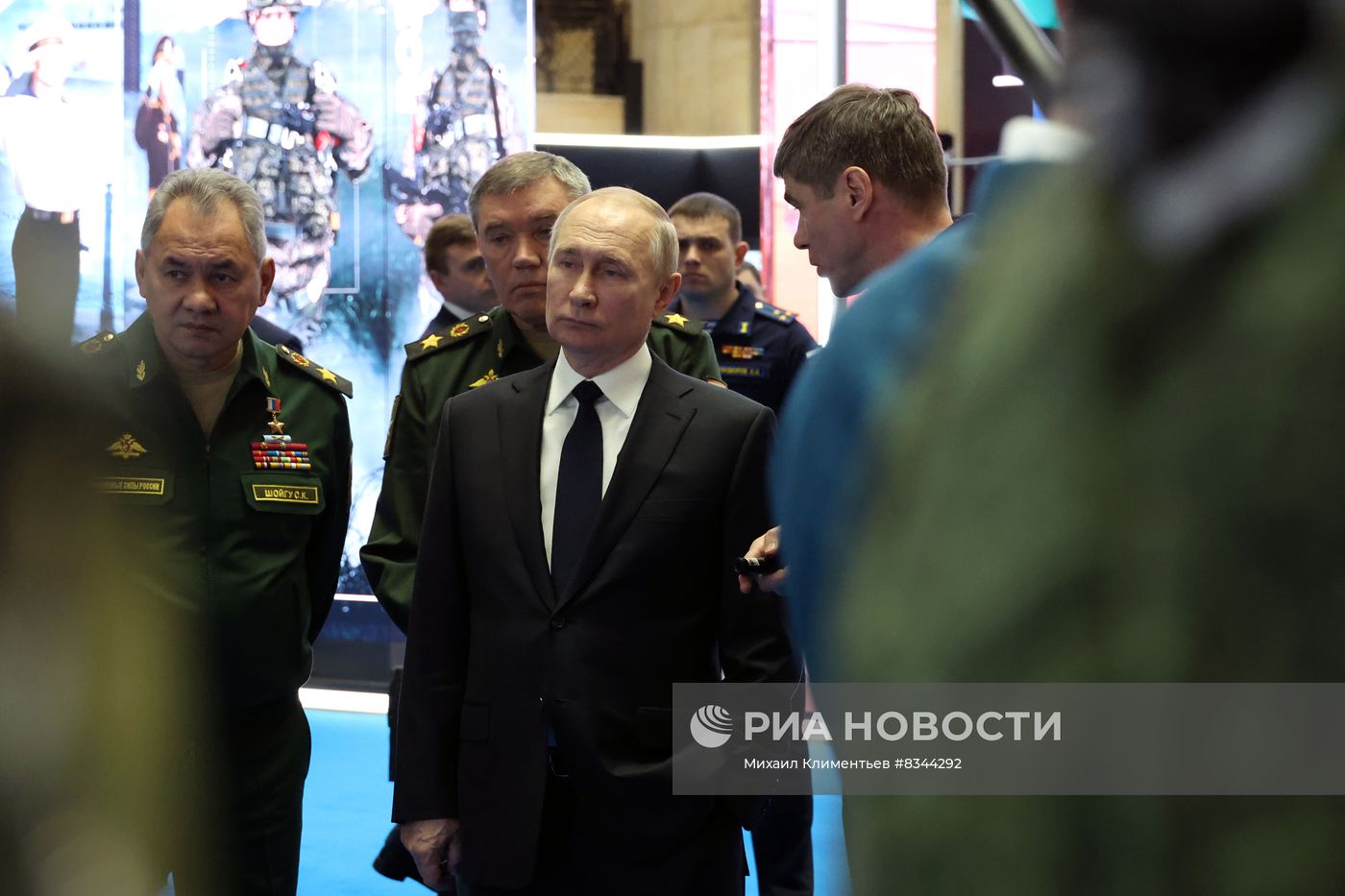 Президент РФ В. Путин провел расширенное заседание коллегии Минобороны РФ