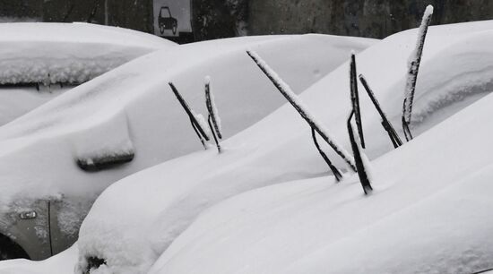 Последствия снежного циклона во Владивостоке