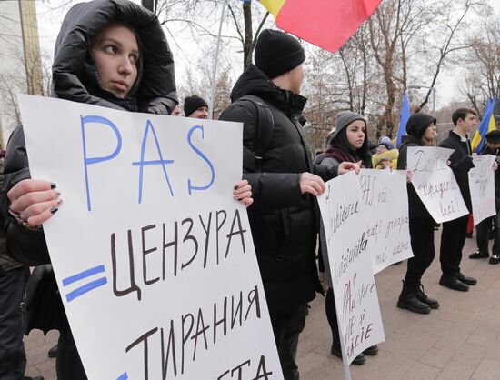 Протесты работников телеканалов в Кишиневе